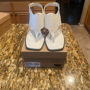 BRAND NEW IN BOX - Steve Madden Alurra Sandals - White - Size 10